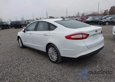 2016 Ford Fusion Hybrid S z USA, uszkodzony, nr VIN 3FA6P0UU5GR398874